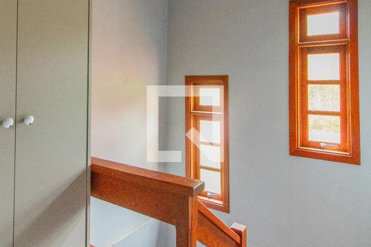 Corredor de casa à venda com 3 quartos, 140m² em Hípica, Porto Alegre