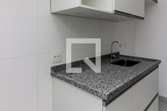 Cozinha de apartamento para alugar com 2 quartos, 59m² em Parque São Domingos, São Paulo