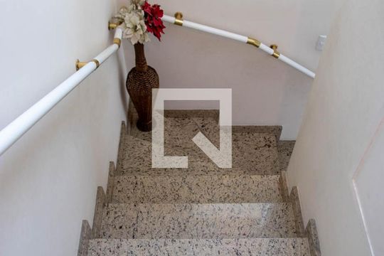 Casa para alugar com 3 quartos, 264m² em Vila Gustavo, São Paulo