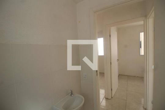 Banheiro de apartamento à venda com 2 quartos, 41m² em São José, Canoas