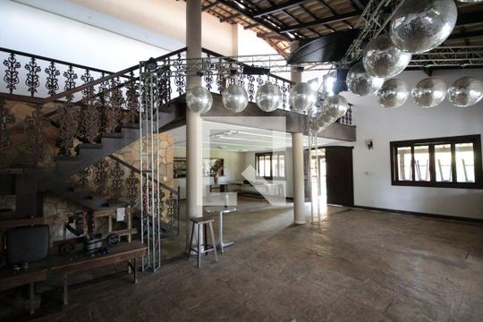Sala de casa à venda com 4 quartos, 640m² em Trevo, Belo Horizonte