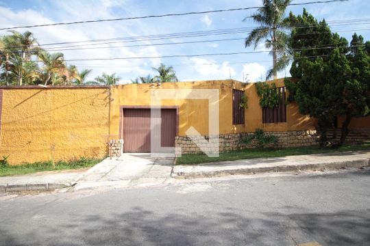 Fachada de casa à venda com 4 quartos, 640m² em Trevo, Belo Horizonte