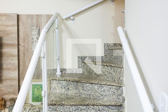Escada de casa de condomínio à venda com 3 quartos, 120m² em Chácara Califórnia, São Paulo