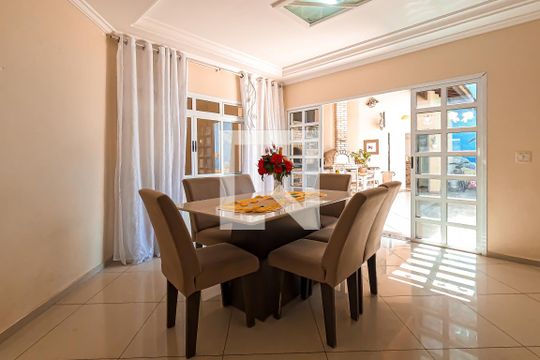Sala de casa à venda com 3 quartos, 267m² em Jardim Rosa de Franca, Guarulhos