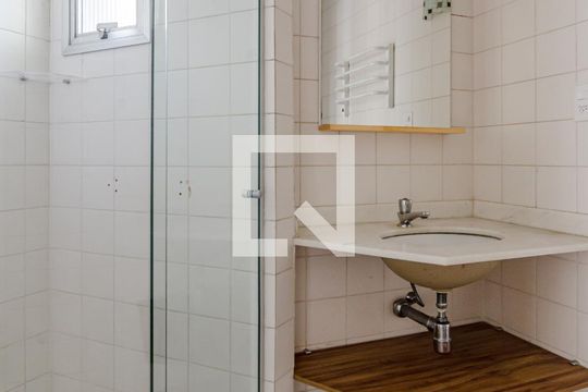 Banheiro da suíte de apartamento para alugar com 1 quarto, 48m² em Pinheiros, São Paulo