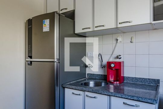 Cozinha de apartamento para alugar com 1 quarto, 48m² em Pinheiros, São Paulo