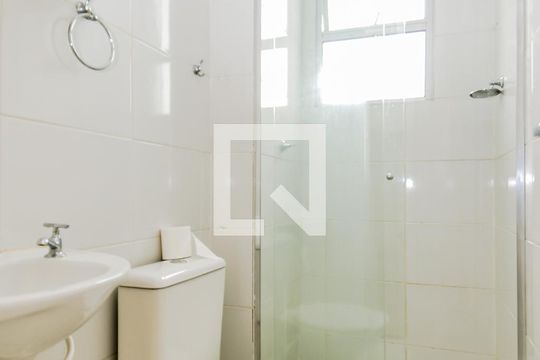 Banheiro de apartamento para alugar com 2 quartos, 44m² em Cidade Parque Brasilia, Guarulhos