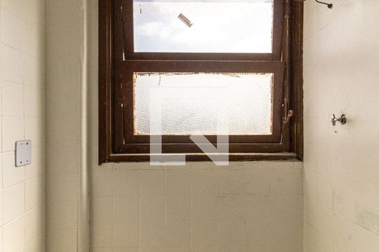 Banheiro de kitnet/studio para alugar com 1 quarto, 44m² em Centro Histórico de São Paulo, São Paulo
