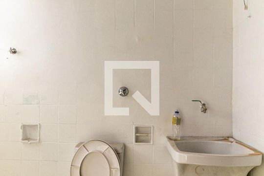 Banheiro de kitnet/studio para alugar com 1 quarto, 44m² em Centro Histórico de São Paulo, São Paulo