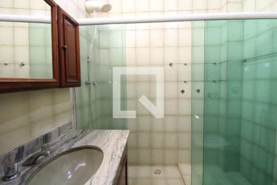 Banheiro da Suíte de casa de condomínio à venda com 4 quartos, 230m² em Anil, Rio de Janeiro