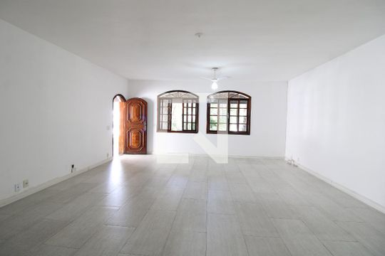 Sala de casa de condomínio à venda com 4 quartos, 230m² em Anil, Rio de Janeiro