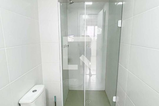 Banheiro de apartamento para alugar com 2 quartos, 43m² em Loteamento City Jaragua, São Paulo