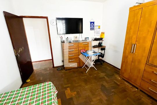 Quarto  de casa à venda com 3 quartos, 500m² em São Francisco, Belo Horizonte