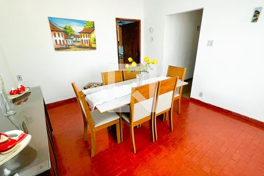 Sala  de casa à venda com 3 quartos, 500m² em São Francisco, Belo Horizonte
