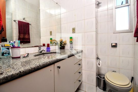 Banheiro de apartamento à venda com 3 quartos, 90m² em Grajaú, Belo Horizonte