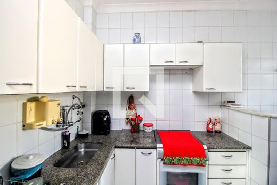 Cozinha de apartamento à venda com 3 quartos, 90m² em Grajaú, Belo Horizonte