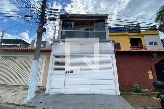 Fachada de casa à venda com 3 quartos, 141m² em Km 18, Osasco
