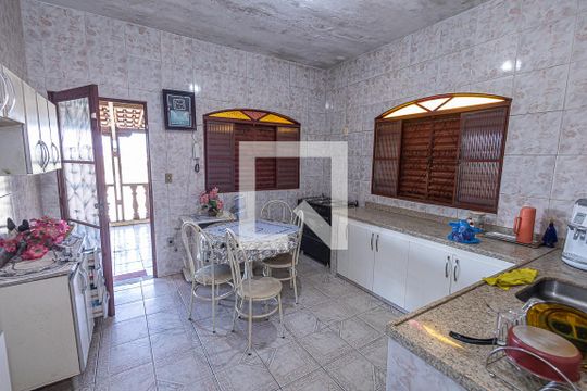 Cozinha de casa à venda com 3 quartos, 610m² em São Benedito, Santa Luzia