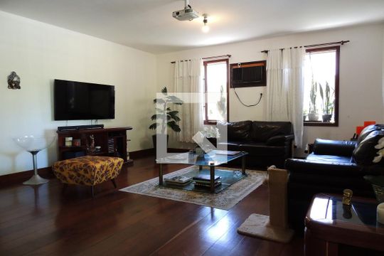 Sala de casa à venda com 4 quartos, 650m² em Jacarepaguá, Rio de Janeiro
