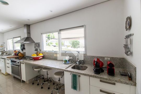 Cozinha de casa de condomínio à venda com 5 quartos, 1100m² em Tamboré, Santana de Parnaíba