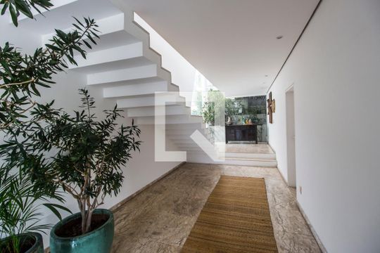 Hall de entrada de casa de condomínio à venda com 5 quartos, 1100m² em Tamboré, Santana de Parnaíba