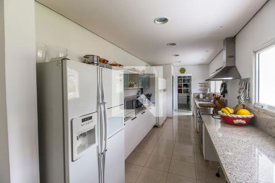 Cozinha de casa de condomínio à venda com 5 quartos, 1100m² em Tamboré, Santana de Parnaíba