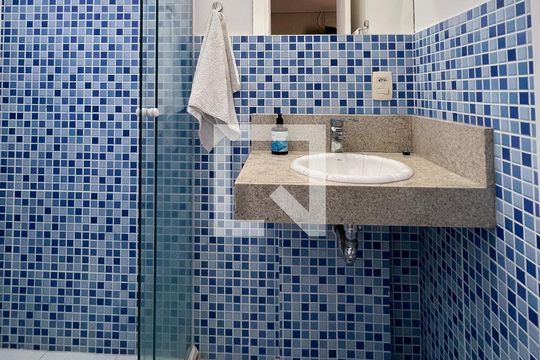 Banheiro de kitnet/studio para alugar com 1 quarto, 30m² em Vila Olímpia, São Paulo