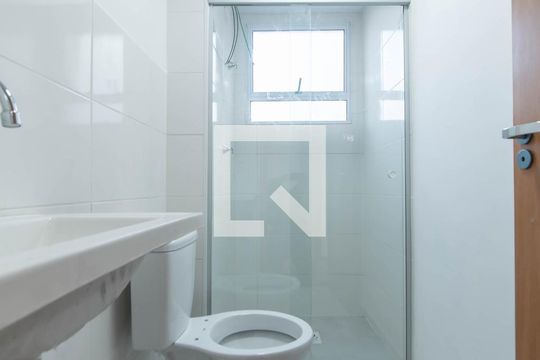 Banheiro  de apartamento à venda com 2 quartos, 44m² em Vila Nossa Senhora das Vitorias, Mauá