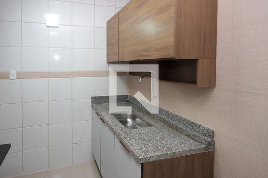 Cozinha de apartamento para alugar com 2 quartos, 42m² em Fazenda da Juta, São Paulo