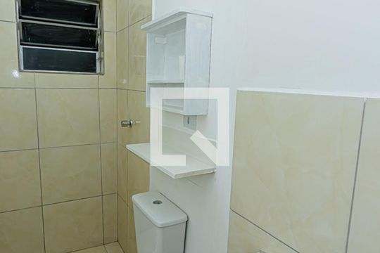 Banheiro de casa para alugar com 1 quarto, 27m² em Jardim Centenário, São Paulo