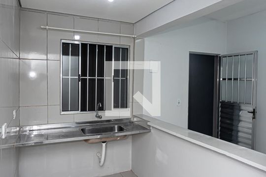 Cozinha de casa para alugar com 1 quarto, 27m² em Jardim Centenário, São Paulo