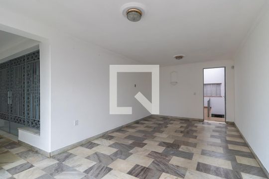 Vagas de garagem de casa à venda com 4 quartos, 233m² em Vila Industrial (campinas), Campinas