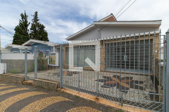 Fachada de casa à venda com 4 quartos, 233m² em Vila Industrial (campinas), Campinas