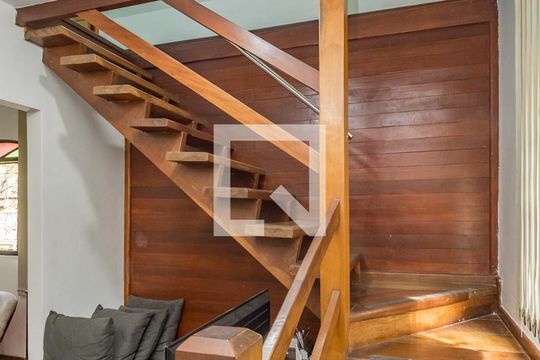Escada de casa à venda com 5 quartos, 463m² em Cinquentenário, Belo Horizonte