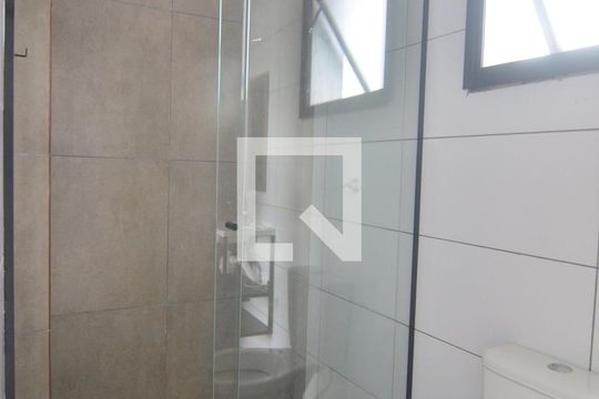 Banheiro de kitnet/studio para alugar com 1 quarto, 30m² em Marechal Rondon, Canoas