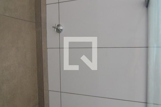 Banheiro de kitnet/studio para alugar com 1 quarto, 30m² em Marechal Rondon, Canoas