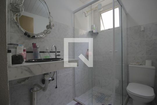 Banheiro de apartamento à venda com 2 quartos, 40m² em Guajuviras, Canoas