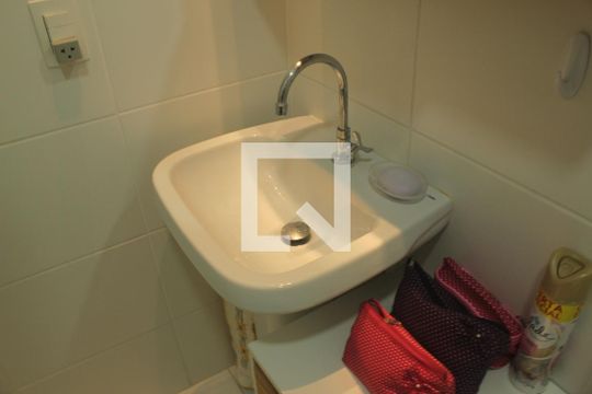 Banheiro de apartamento à venda com 1 quarto, 37m² em Jardim Prudência, São Paulo