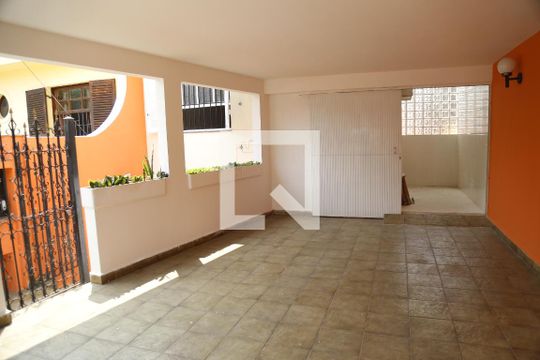 Garagem de casa à venda com 4 quartos, 155m² em Piqueri, São Paulo