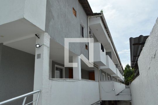 Fachada de casa de condomínio à venda com 2 quartos, 75m² em Taquara, Rio de Janeiro