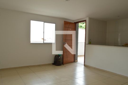 Sala de casa de condomínio à venda com 2 quartos, 75m² em Taquara, Rio de Janeiro