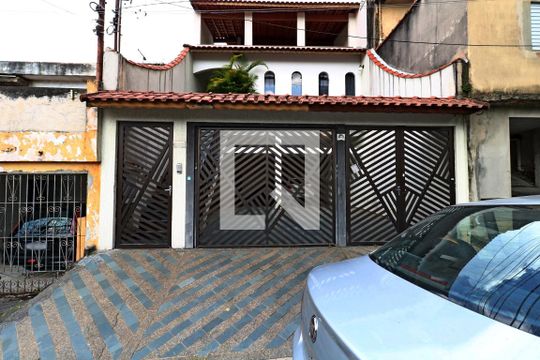 Fachada de casa à venda com 4 quartos, 258m² em Vila Valparaíso, Santo André