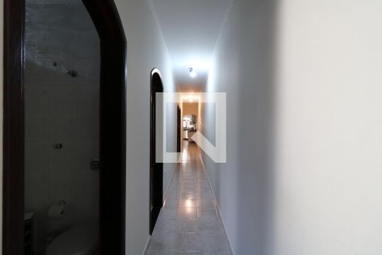 Corredor de casa à venda com 4 quartos, 258m² em Vila Valparaíso, Santo André