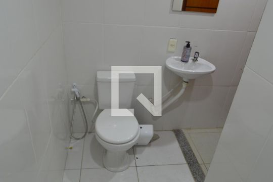 Banheiro de casa de condomínio à venda com 4 quartos, 120m² em Taquara, Rio de Janeiro