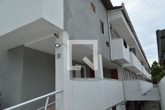 Fachada de casa de condomínio à venda com 4 quartos, 120m² em Taquara, Rio de Janeiro