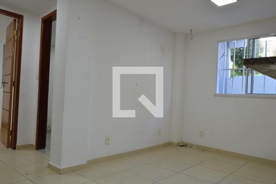 Sala de casa de condomínio à venda com 4 quartos, 120m² em Taquara, Rio de Janeiro