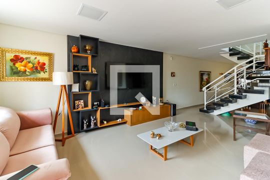 Casa para alugar com 3 quartos, 170m² em Vila Santa Maria, São Paulo