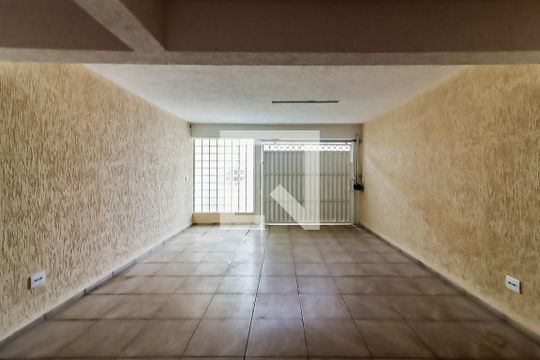 Garagem de casa para alugar com 3 quartos, 170m² em Vila Santa Maria, São Paulo