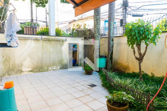 Quintal de casa para alugar com 4 quartos, 336m² em Mirandópolis, São Paulo