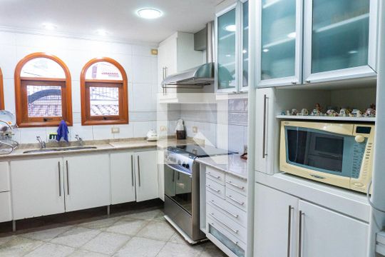Cozinha de casa para alugar com 4 quartos, 336m² em Mirandópolis, São Paulo